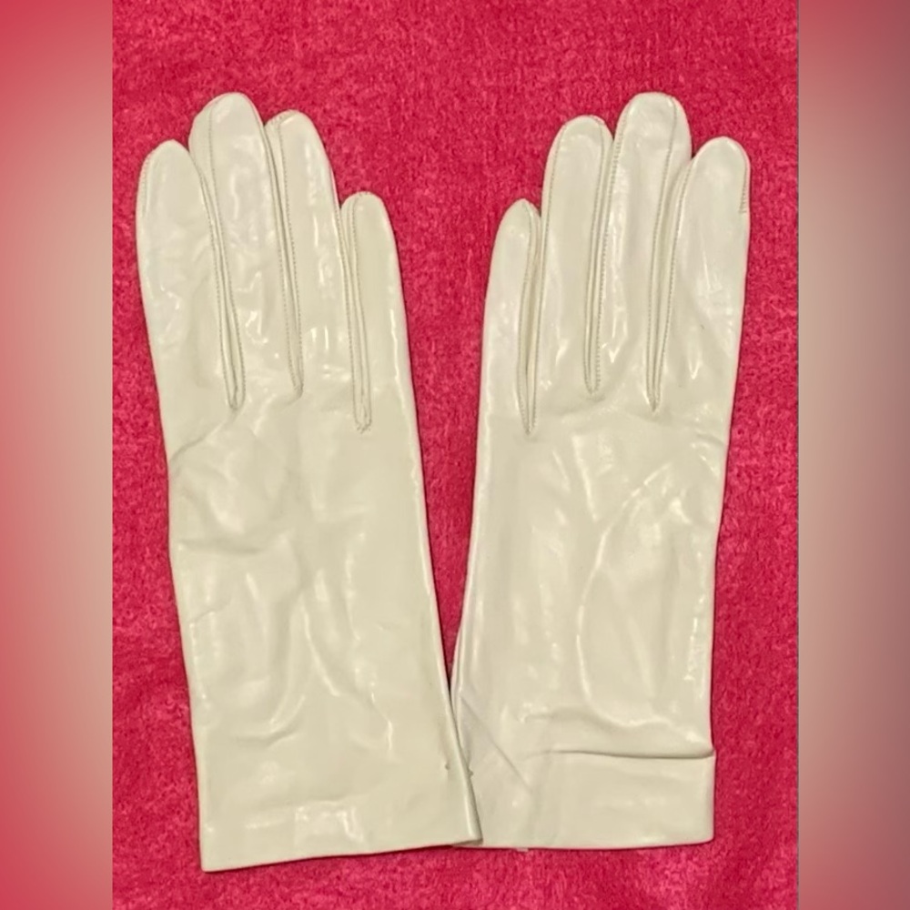 PriorityShip Vintage White Size 6.5 Madova Shiny Leather Gloves Silk Lined Wrist - Picture 5 of 8